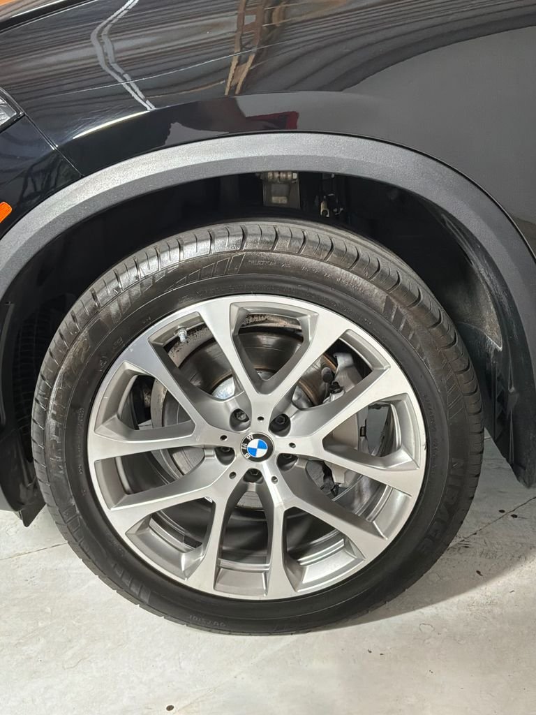 Used 2022 Black BMW xDrive40i image 29