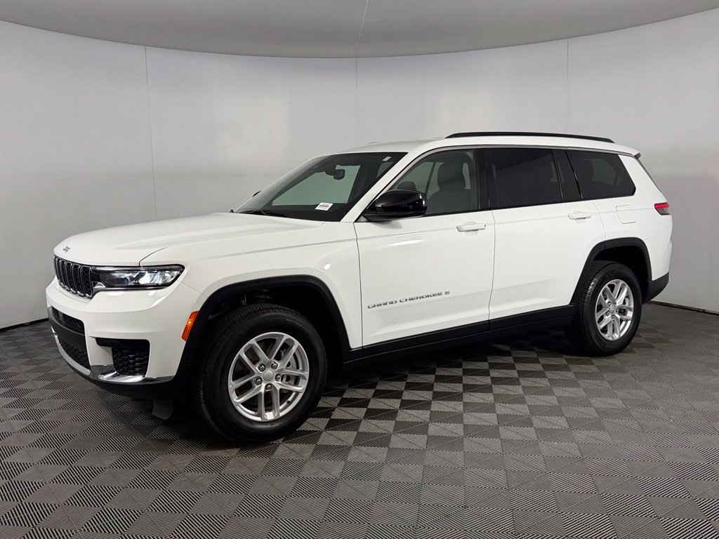 Used 2024 White Jeep Laredo image 10