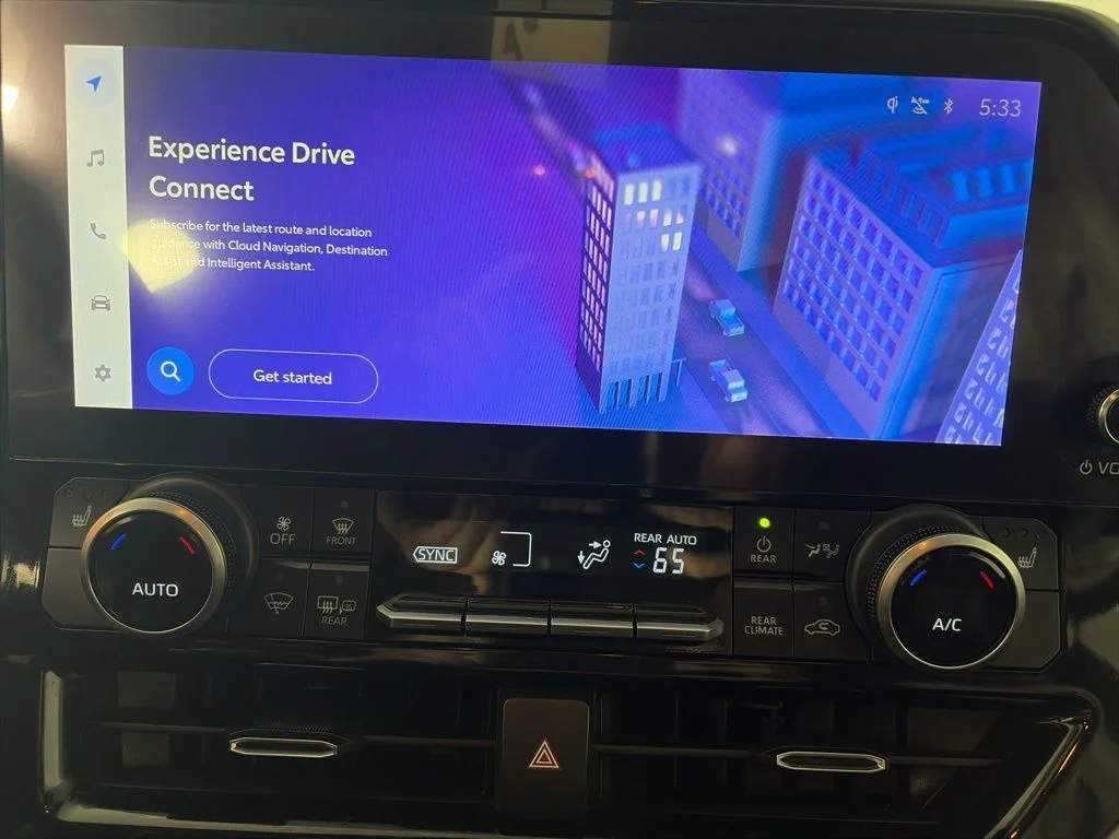 Used 2023  Toyota XLE image 3