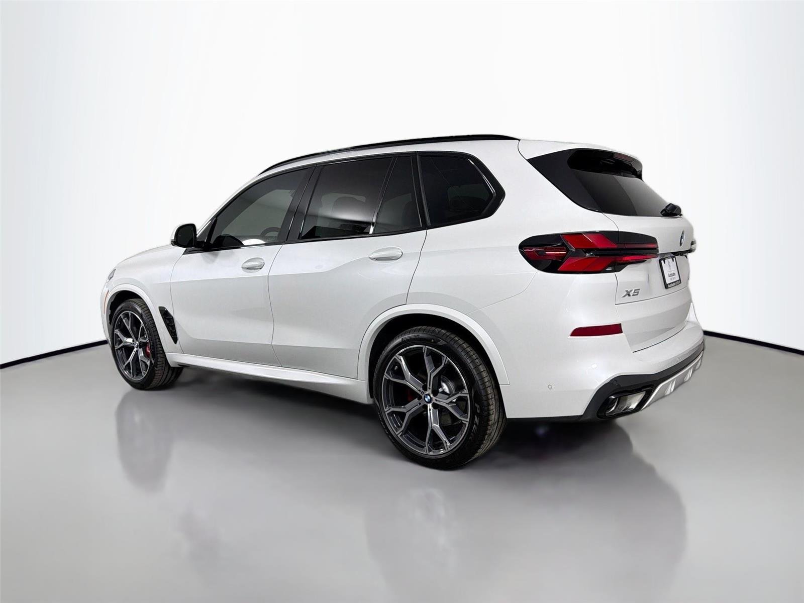 New 2026 Mineral White Metallic BMW xDrive40i image 8