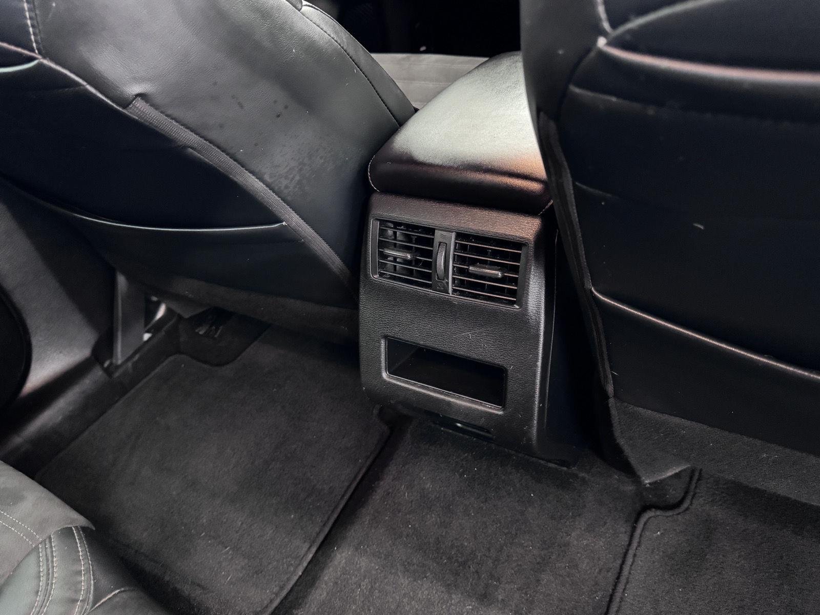 Used 2023 White Diamond Mitsubishi SE Black Edition image 7