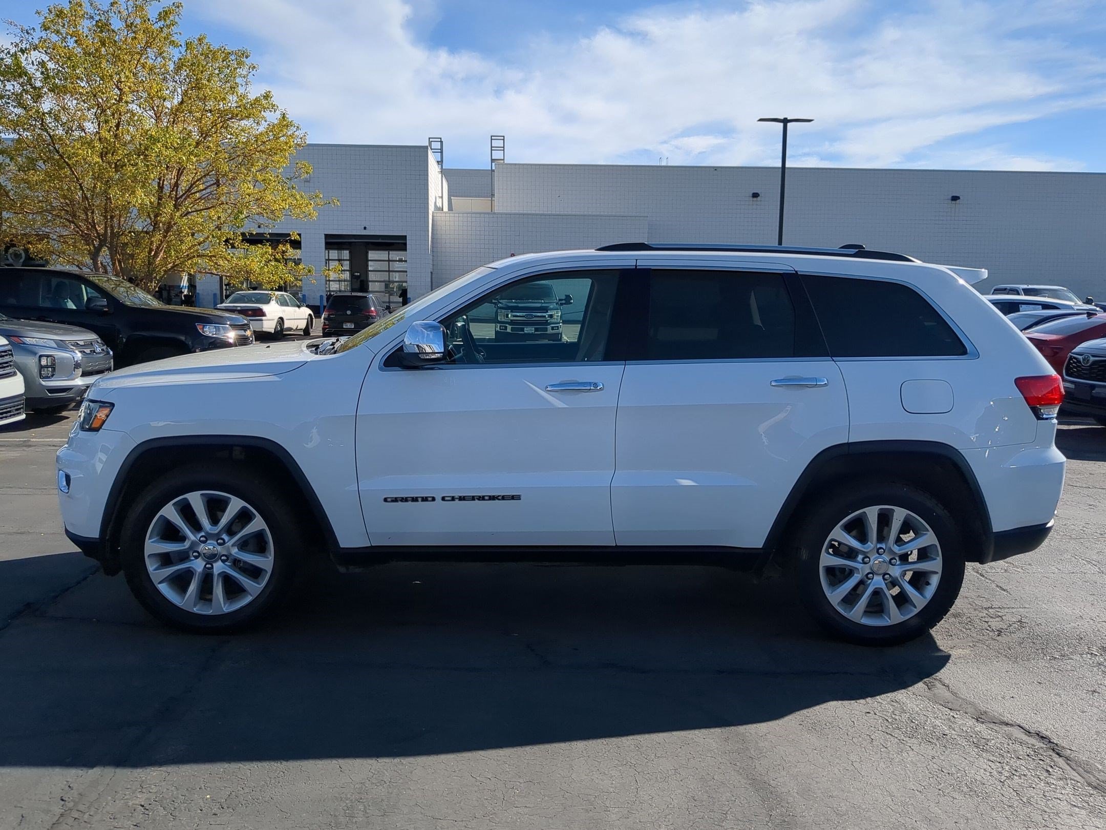 Used 2017 Bright White Clearcoat Jeep Limited image 7