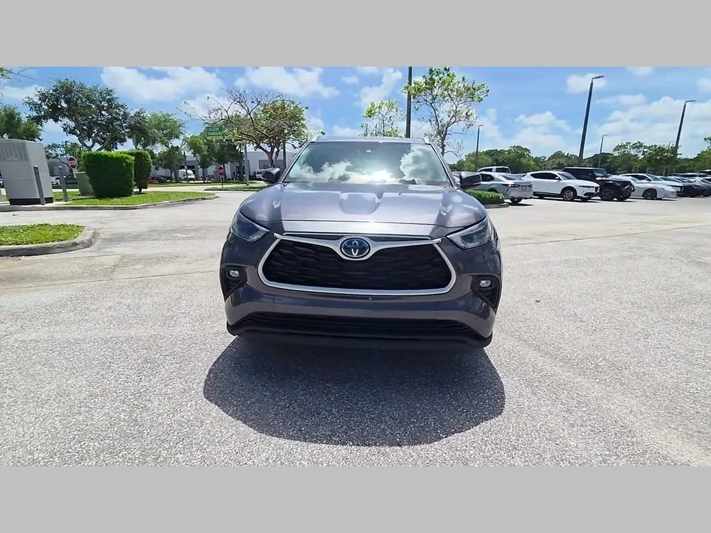 Used 2022 Magnetic Gray Metallic Toyota Hybrid XLE image 52