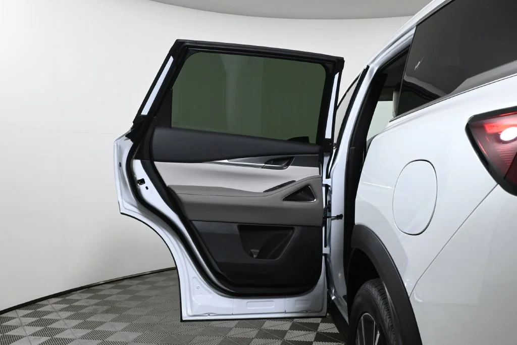 New 2027 White INFINITI LUXE image 28