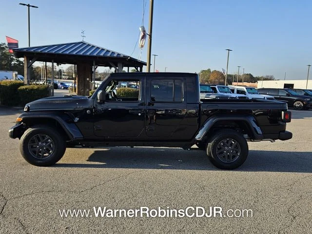 New 2025 Black Clear-Coat Exterior Paint Jeep Sport S image 4