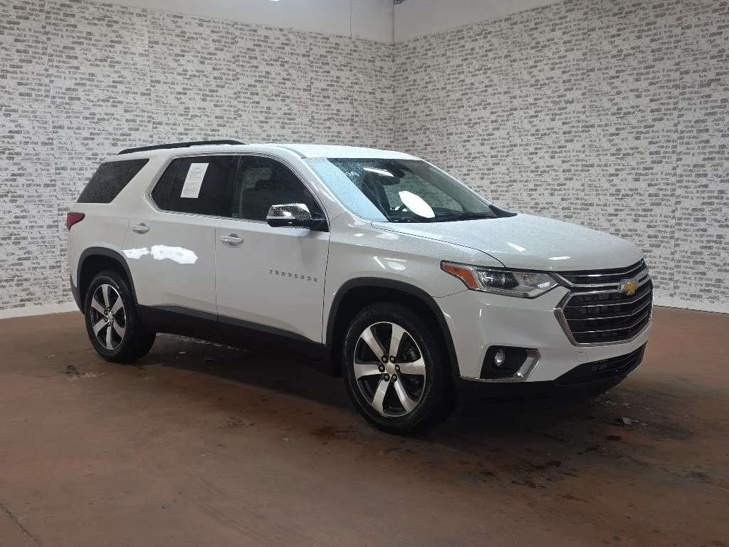 Used 2021 Iridescent Pearl Tricoat Chevrolet LT Leather image 1