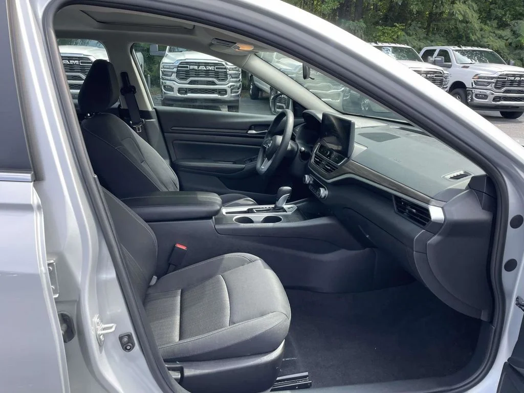 Used 2025 Silver Nissan 2.5 SV image 12
