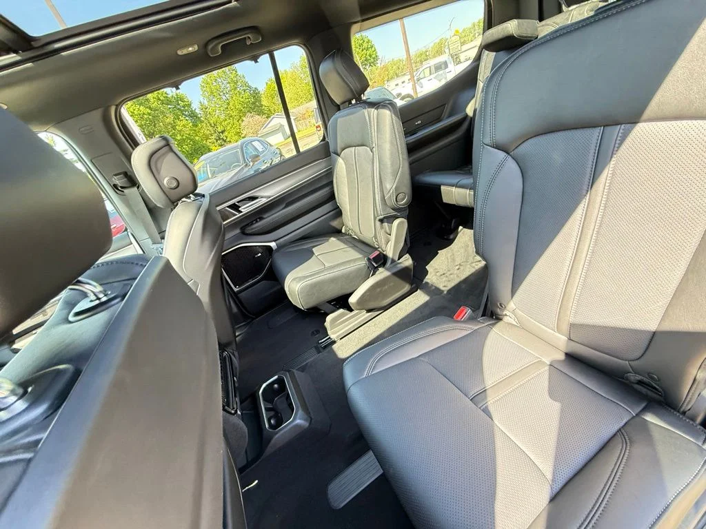 New 2026 High Gloss Black Exterior Paint Jeep Limited Reserve image 25