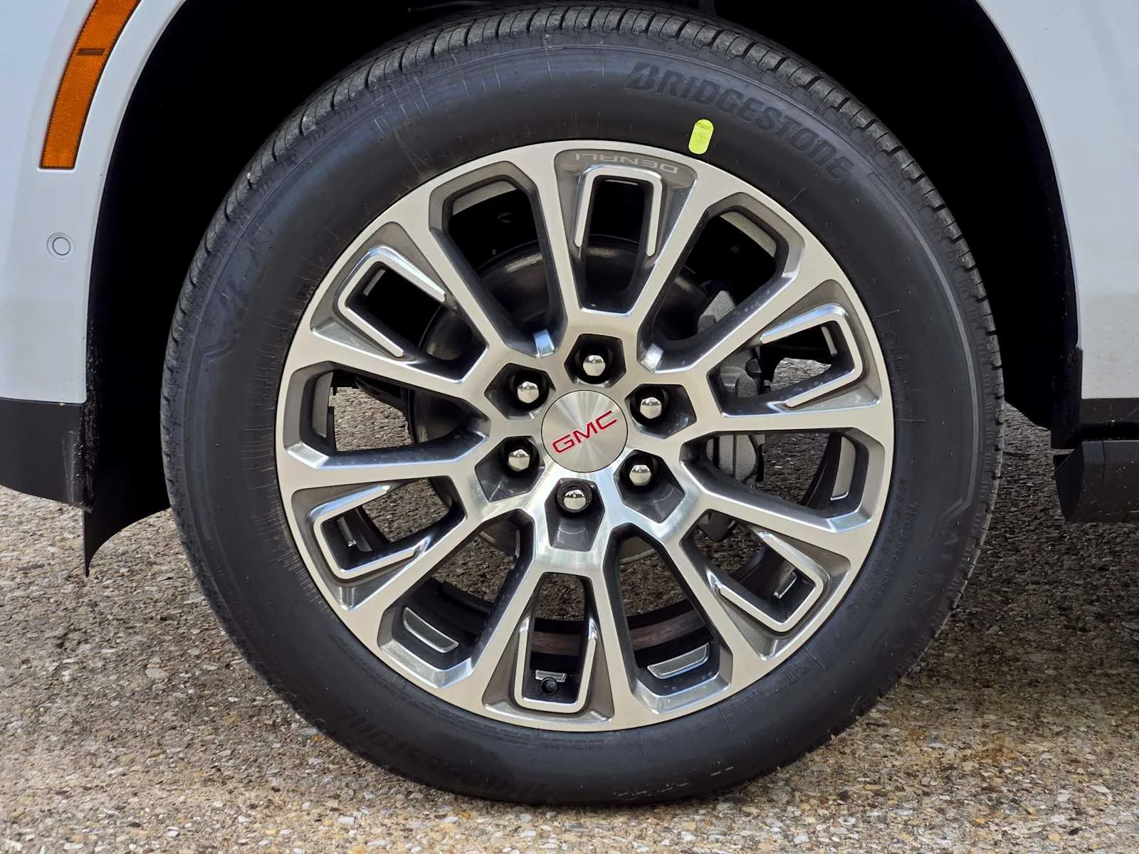 2026 GMC Yukon Denali - Photo 7