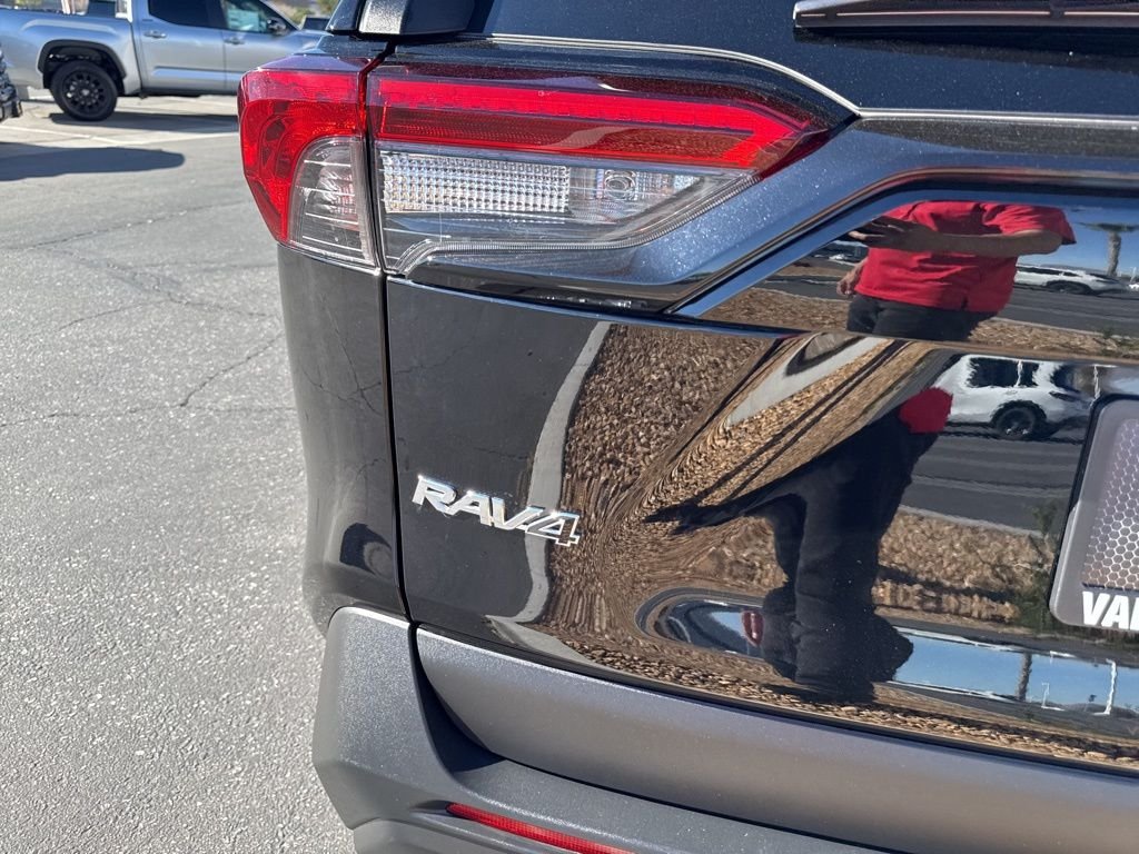 2025 Toyota RAV4 XLE - Photo 7