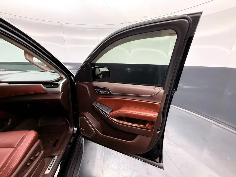 Used 2017  Chevrolet Premier Sport Utility 4D image 9