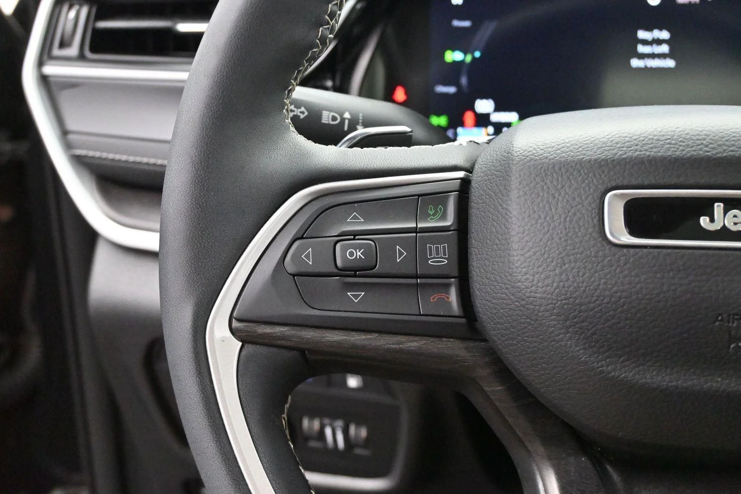 Used 2023 Rocky Mountain Pearlcoat Jeep 4xe image 17