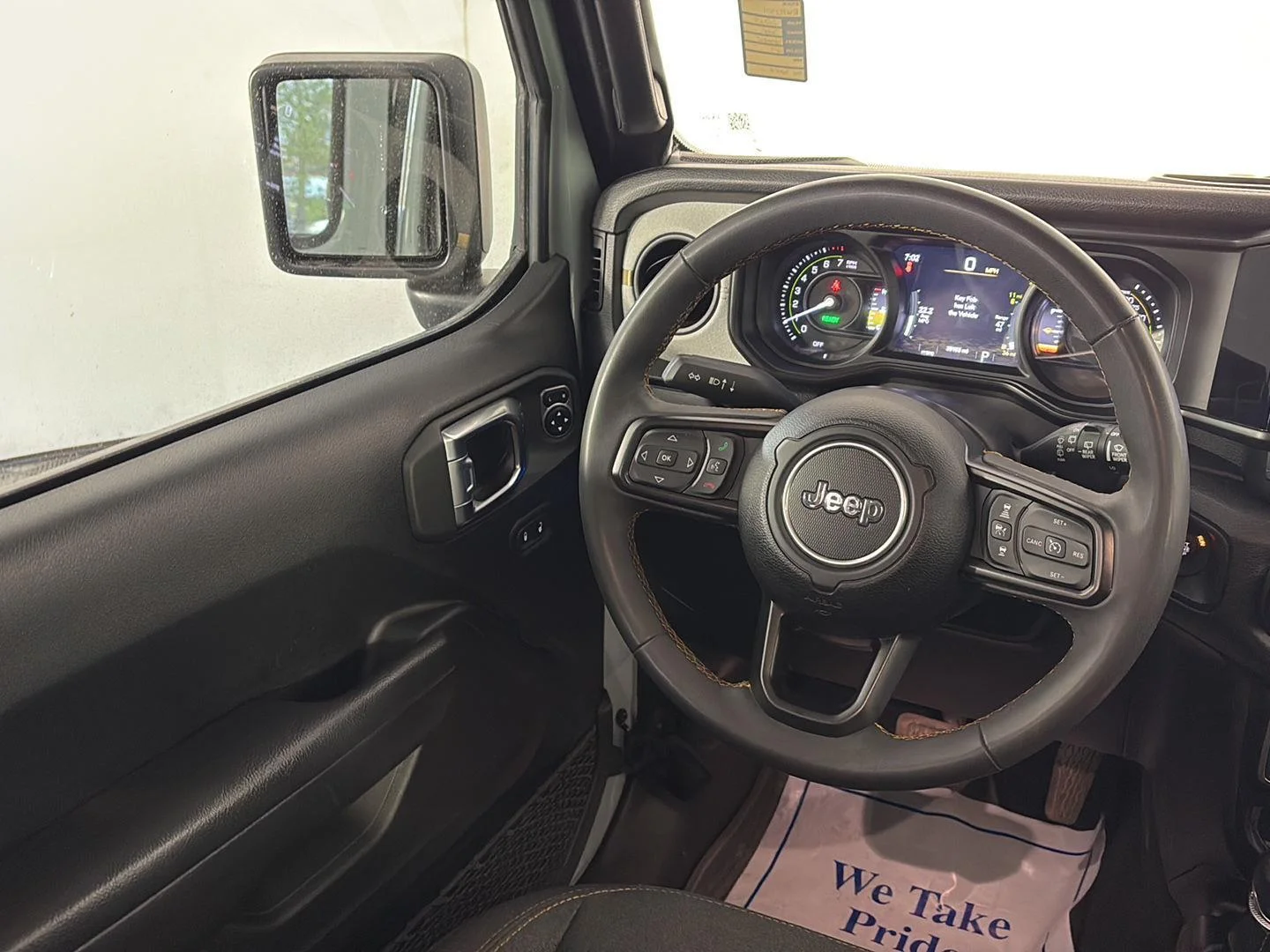 Used 2024 Earl Clearcoat Jeep Sport S image 17