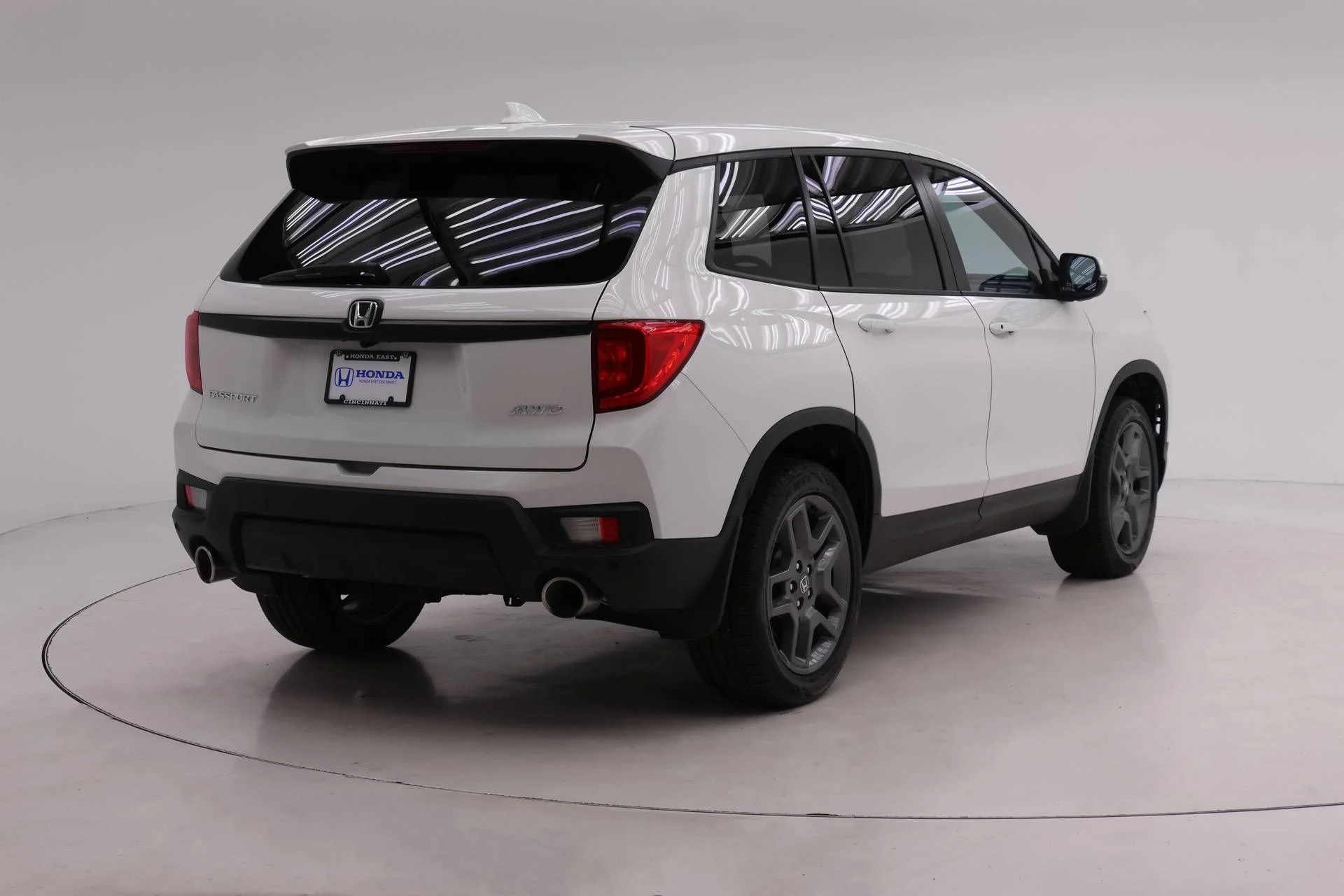 Certified Used 2023 Platinum White Pearl Honda EX-L image 2