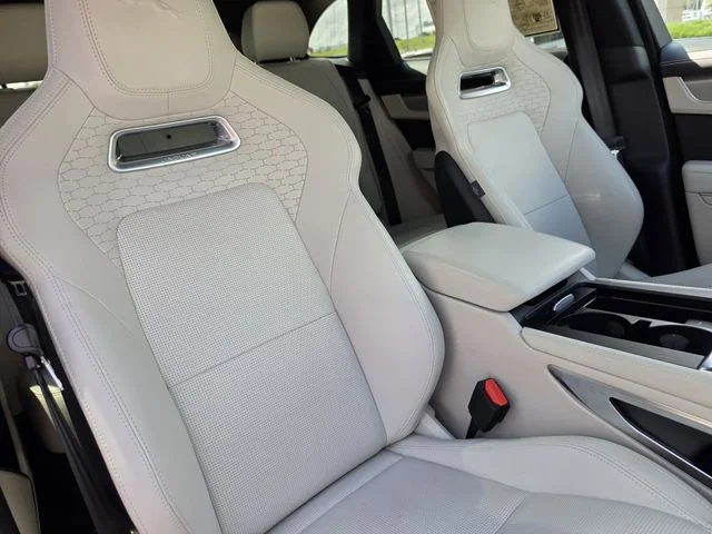 2025 Jaguar F-PACE R-Dynamic S - Photo 27