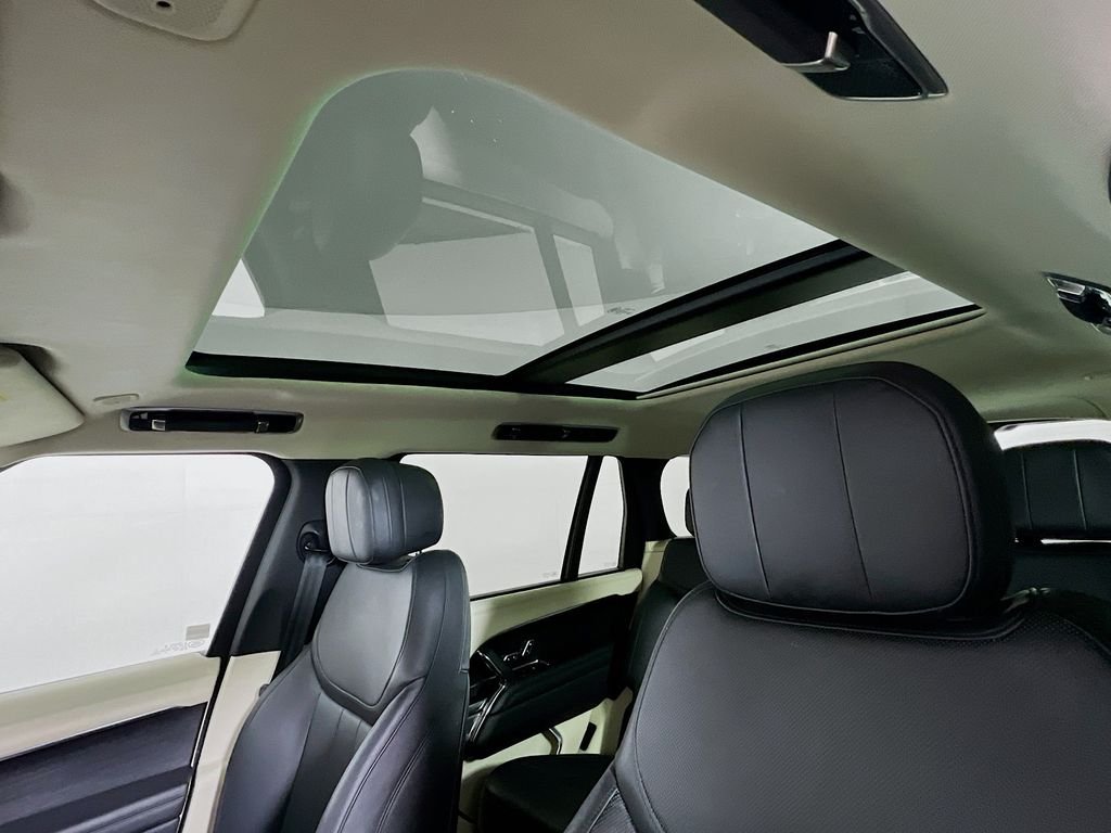 Used 2022 Fuji White Land Rover SE image 23