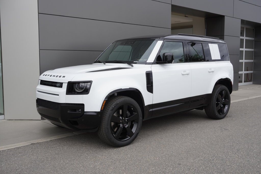 New 2026 Fuji White Land Rover X-Dynamic SE image 3