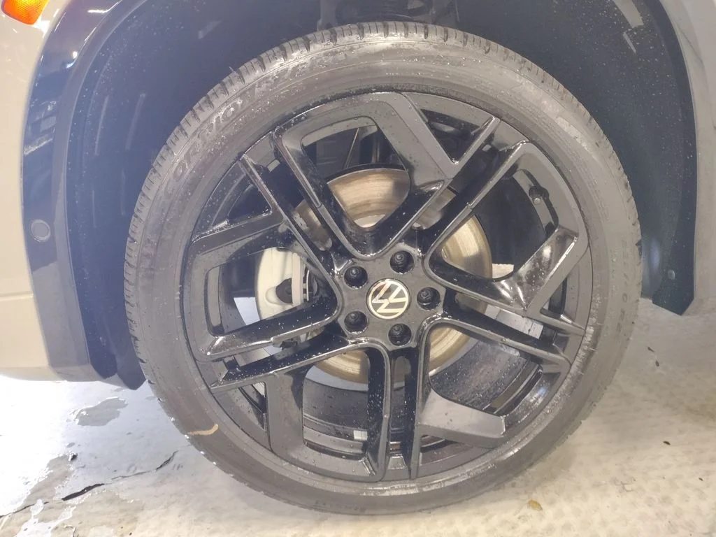 New 2026 Beige Volkswagen 2.0T SE R-Line Black image 5