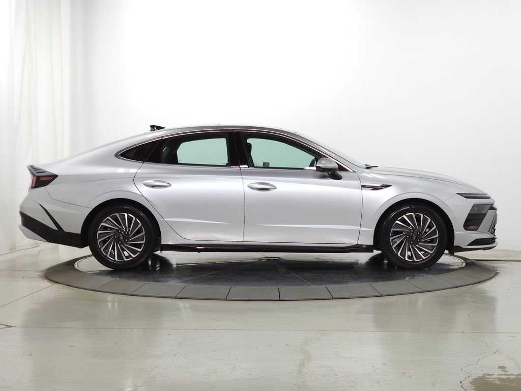 2025 Hyundai Sonata Hybrid Limited - Photo 13