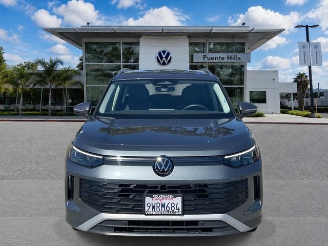 Used 2026 Platinum Gray Metallic Volkswagen 2.0T SE image 2