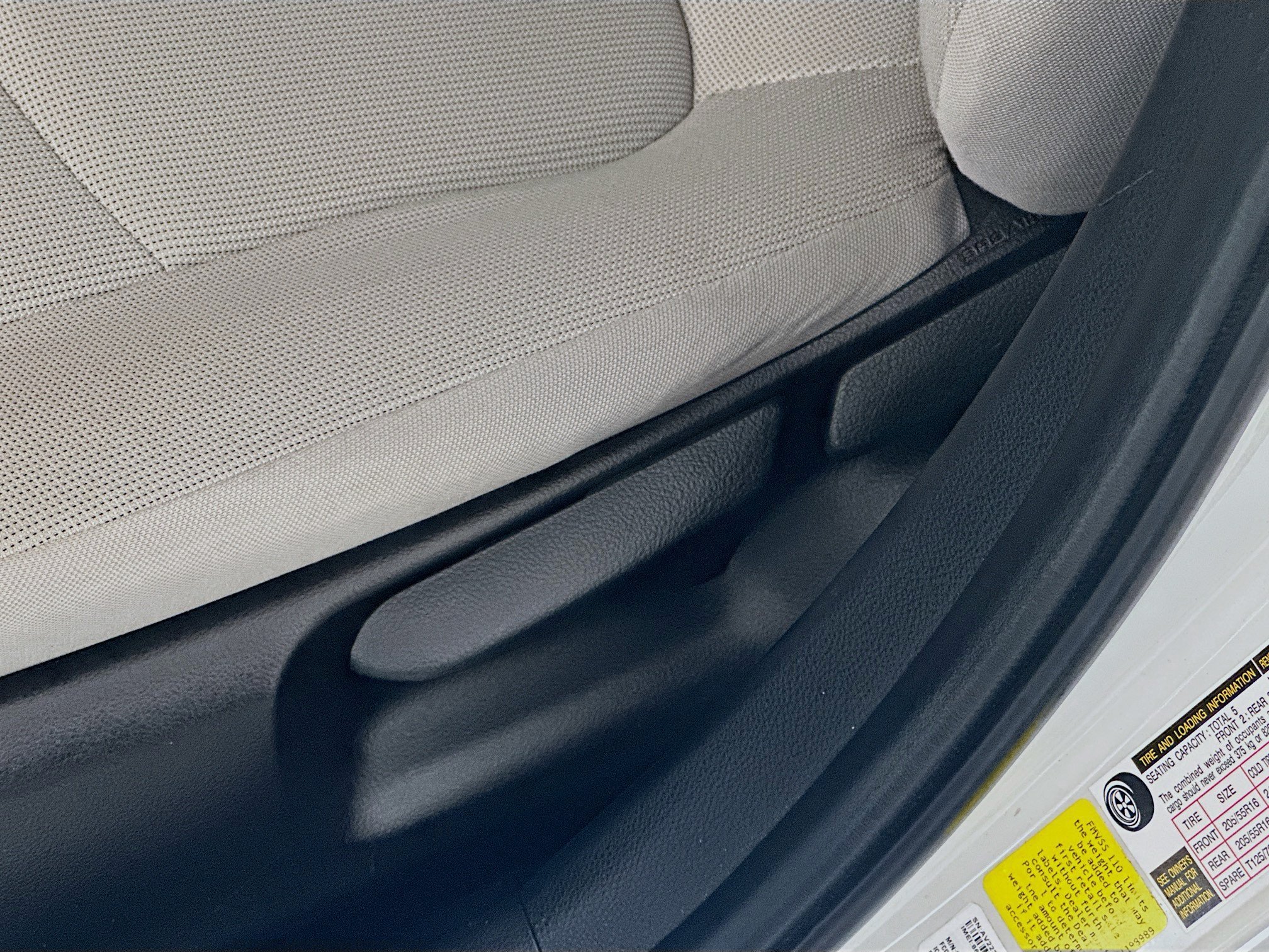 Used 2022 White Toyota LE image 13