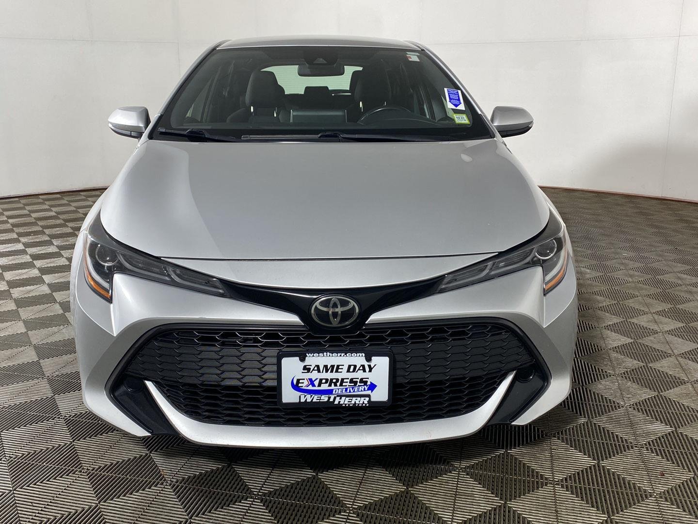 Used 2019 Classic Silver Metallic Toyota SE image 28
