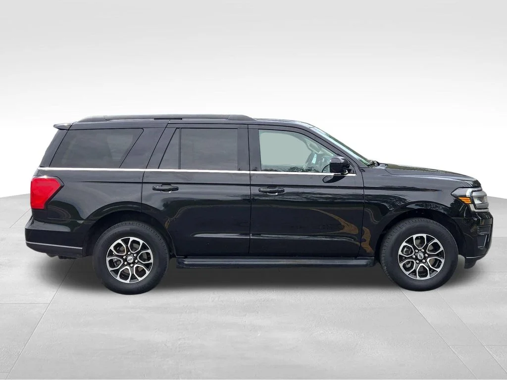 Used 2024 Black Ford XLT image 10