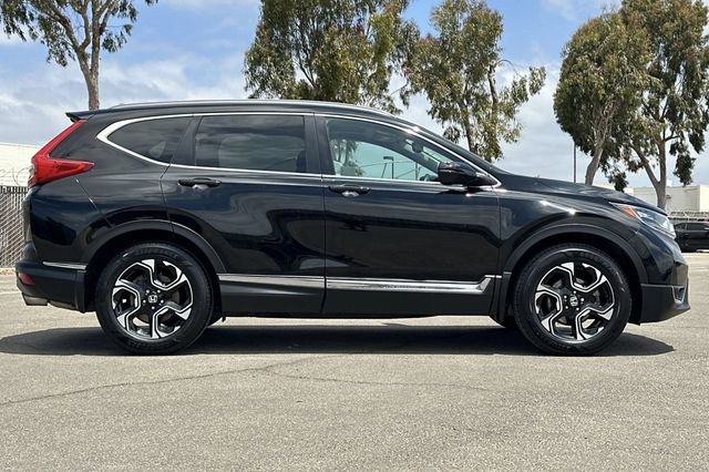 Used 2017 Crystal Black Pearl Honda Touring image 3