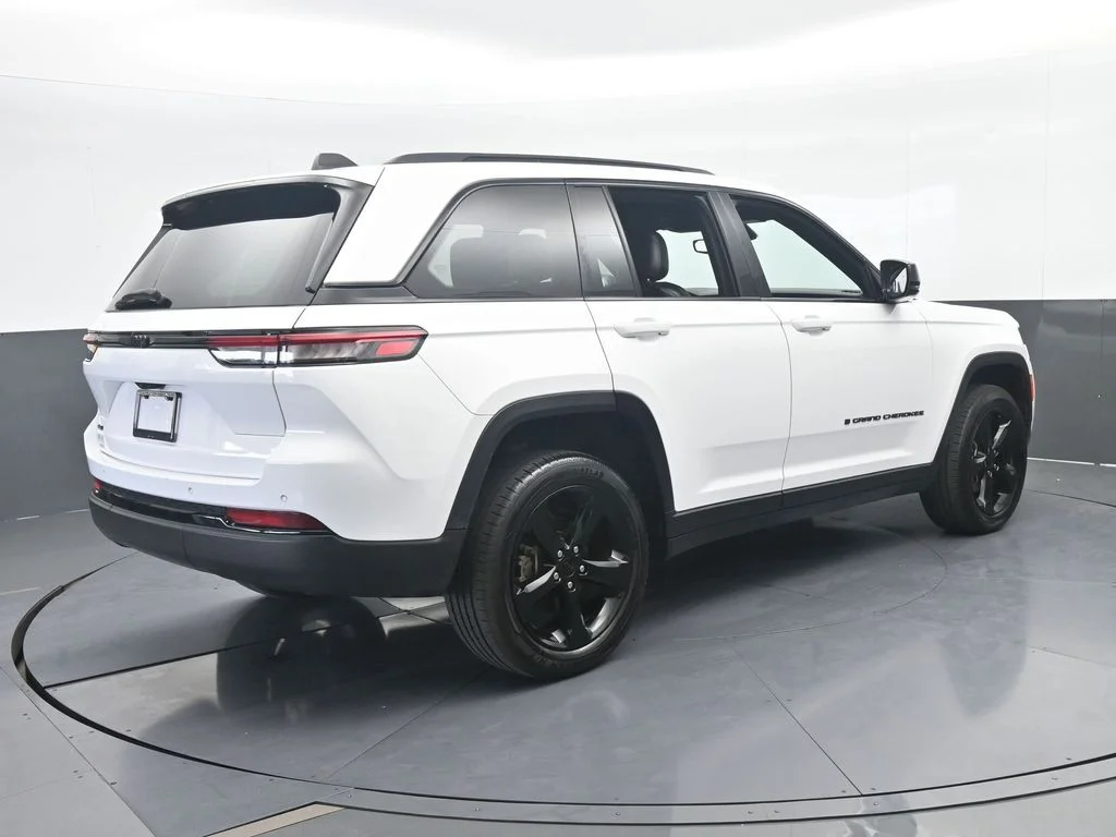 Used 2023 Bright White Clearcoat Jeep Altitude X image 6