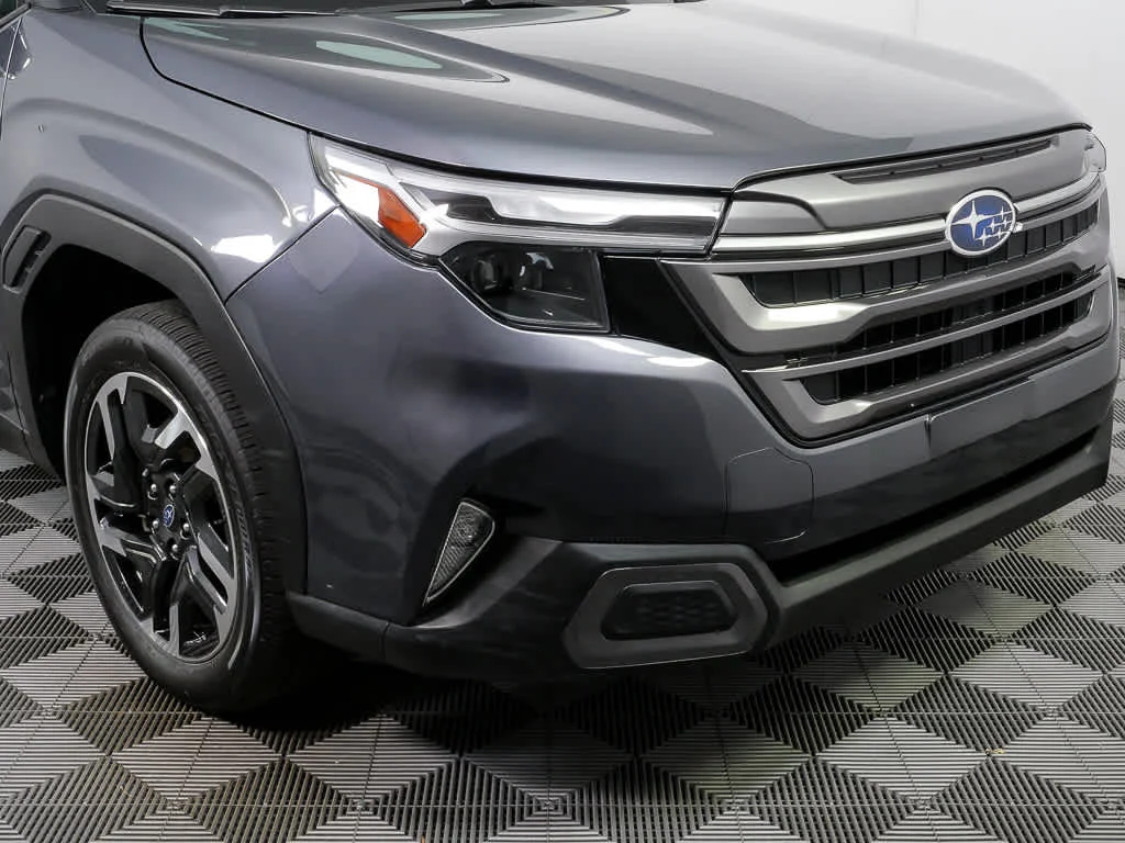 Used 2025 Magnetite Gray Metallic Subaru Limited image 29