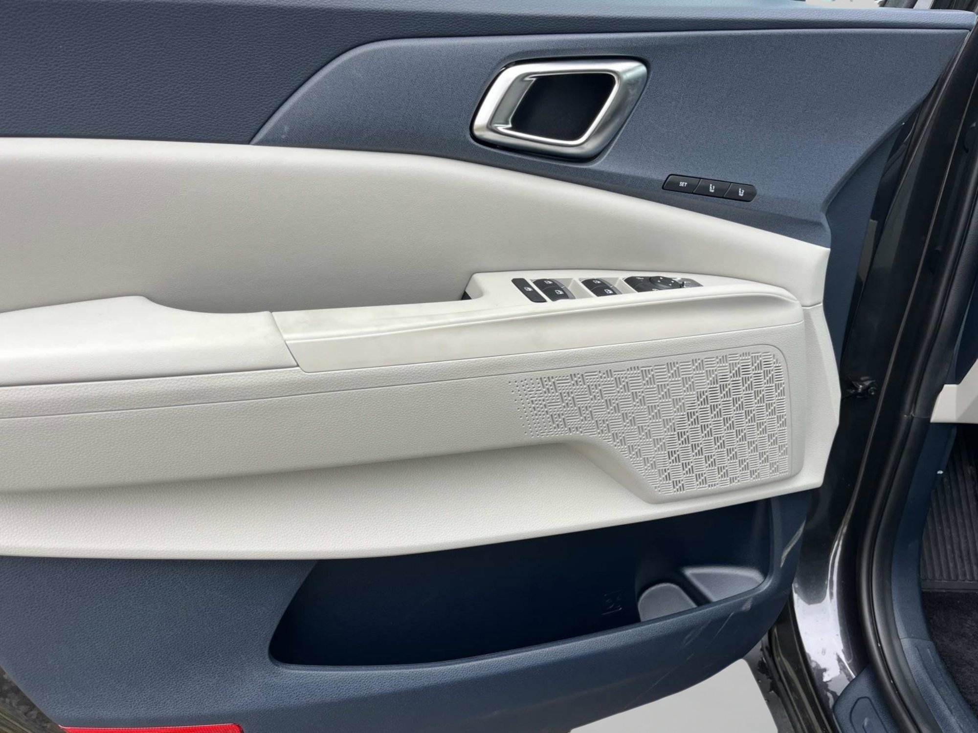 2026 Kia Carnival EX - Photo 24
