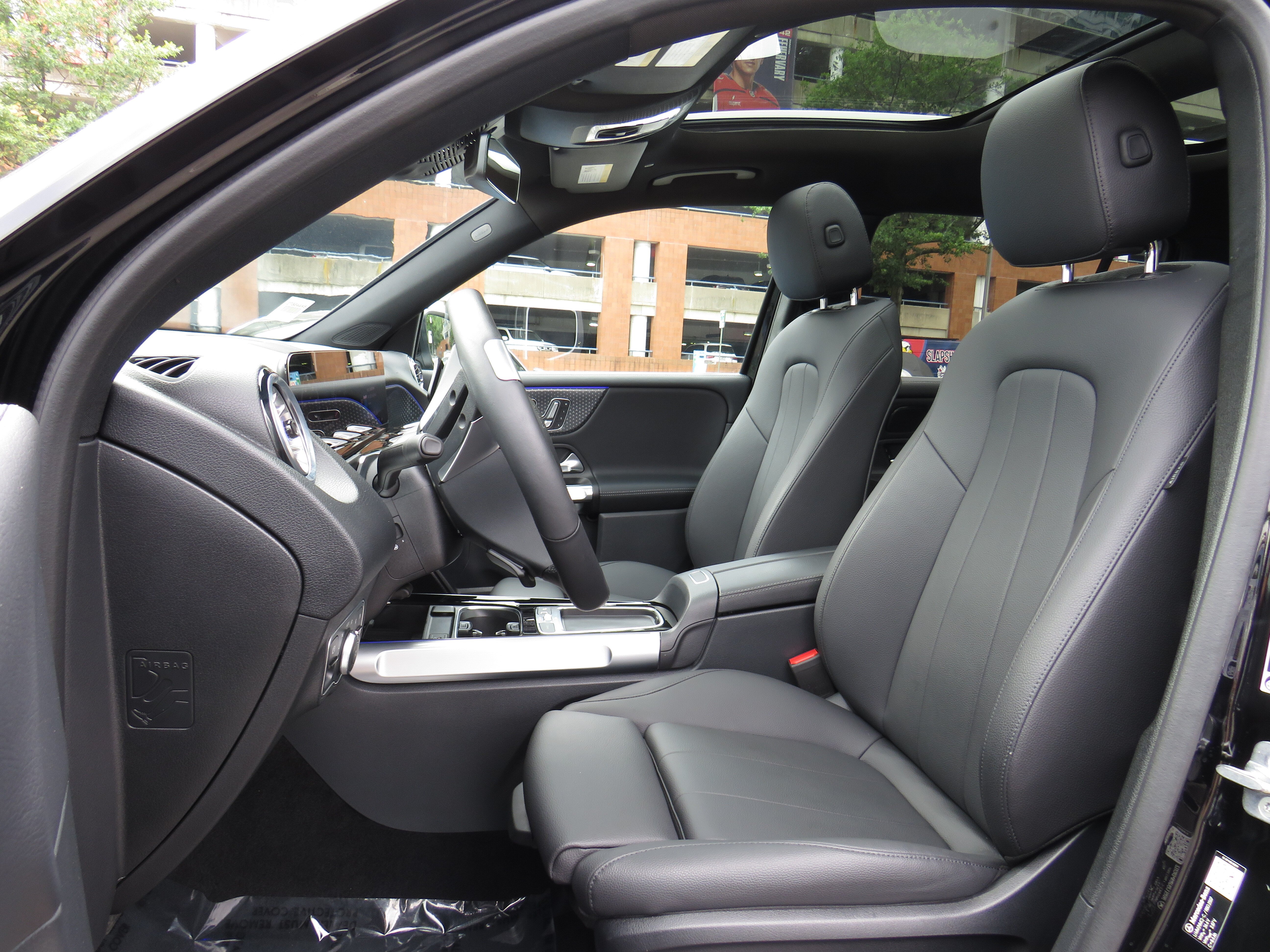 Used 2026 Night Black Mercedes-Benz GLB 250 4MATIC® image 17