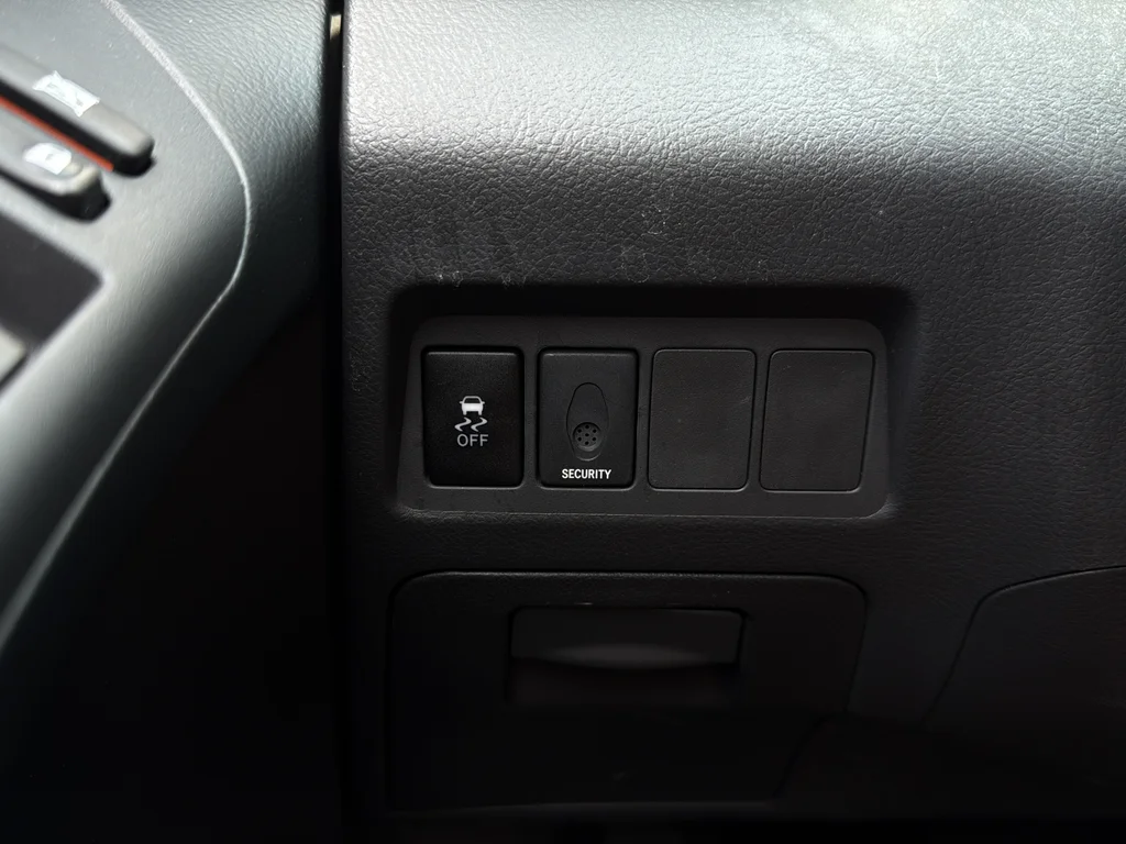 Used 2009 Steel Blue Metallic Pontiac Base image 17