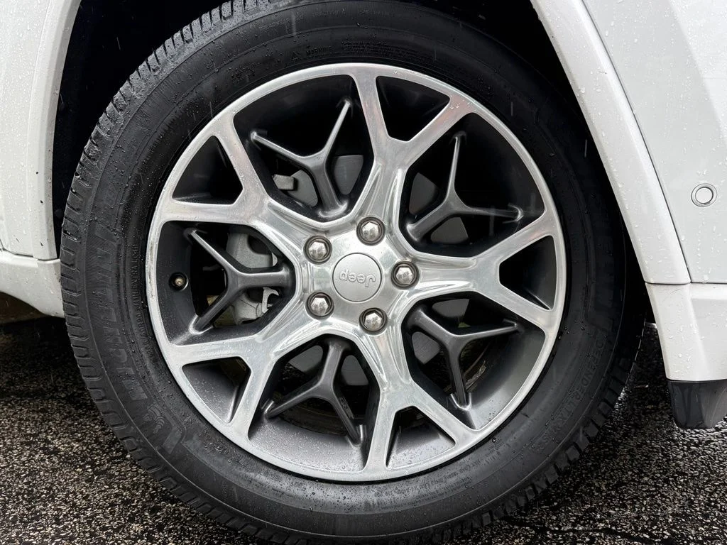 Used 2019 White Jeep Overland image 9