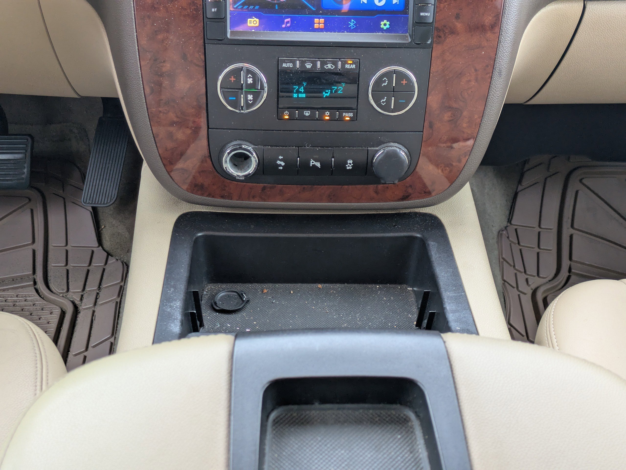 Used 2014 Champagne Silver Metallic Chevrolet LT image 19