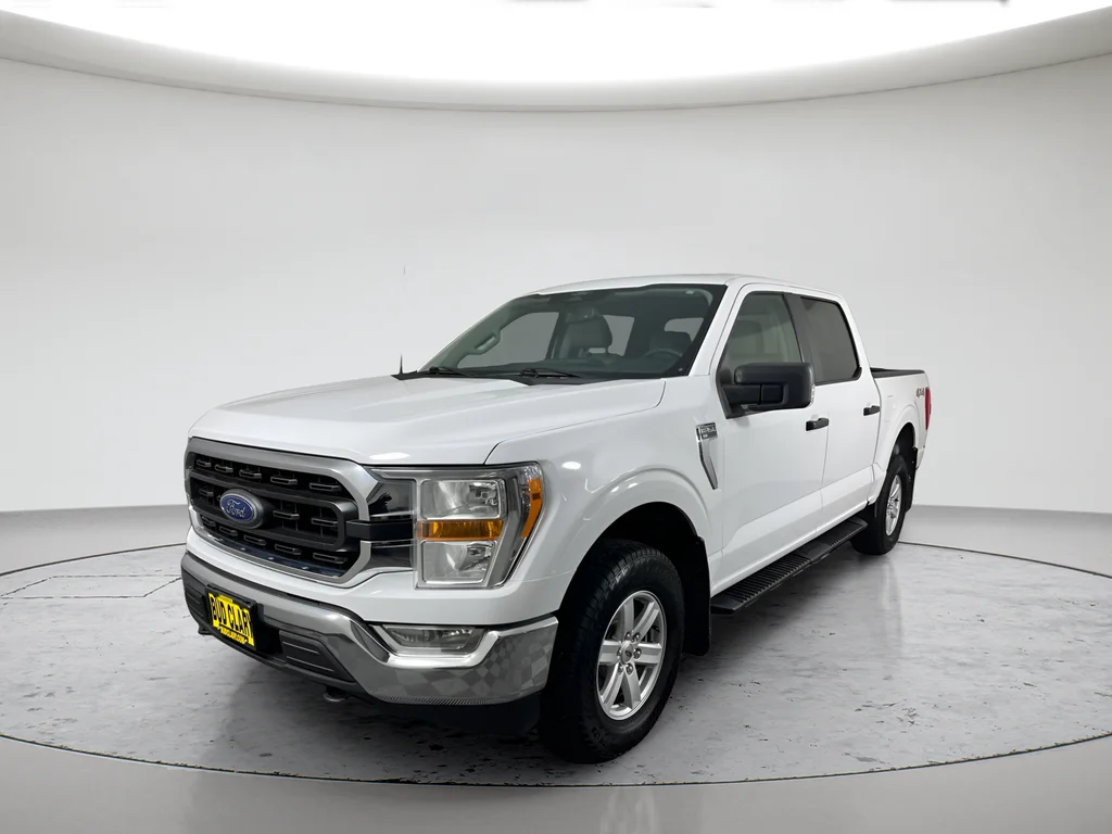 Used 2021 White Ford XLT image 1