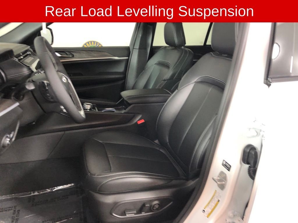 New 2026 Bright White Clear-Coat Exterior Paint Jeep Limited image 10