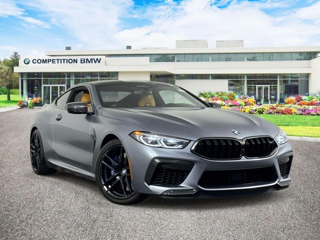 2022 BMW M8