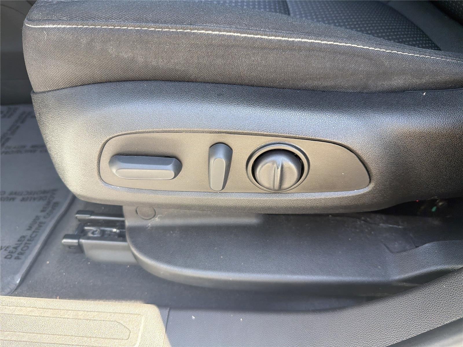 Used 2023 Summit White GMC SLE image 20