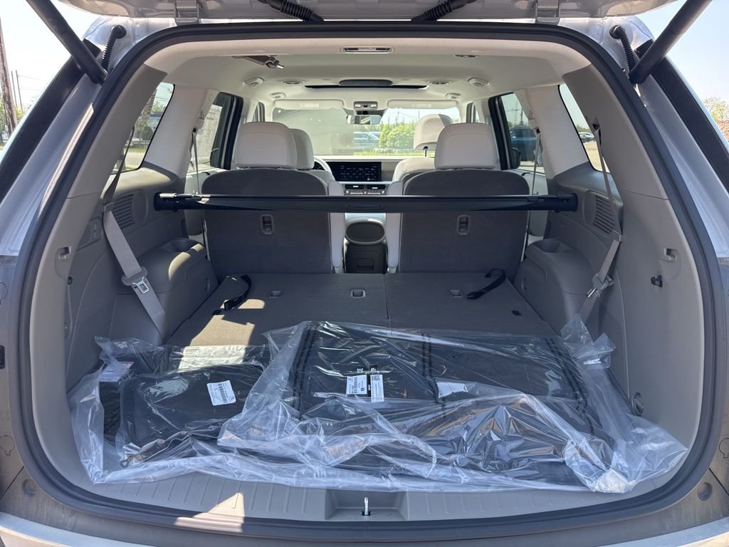 New 2026 Silver Hyundai SEL Premium image 27