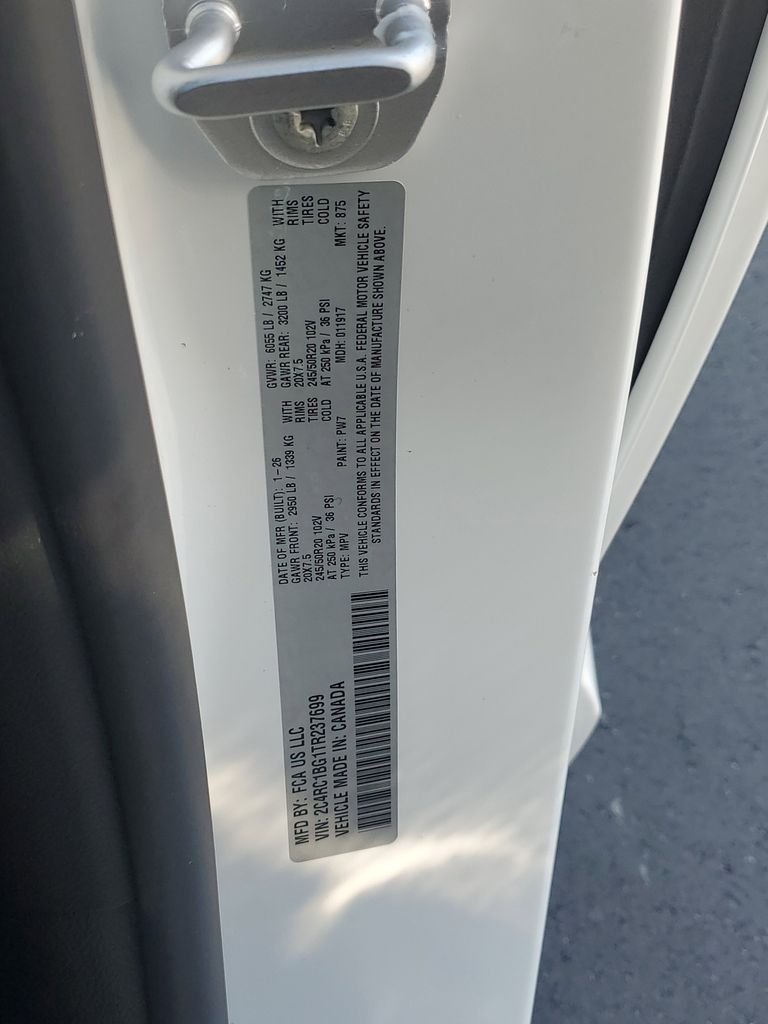 New 2026 Bright White Clear-Coat Exterior Paint Chrysler Select image 20