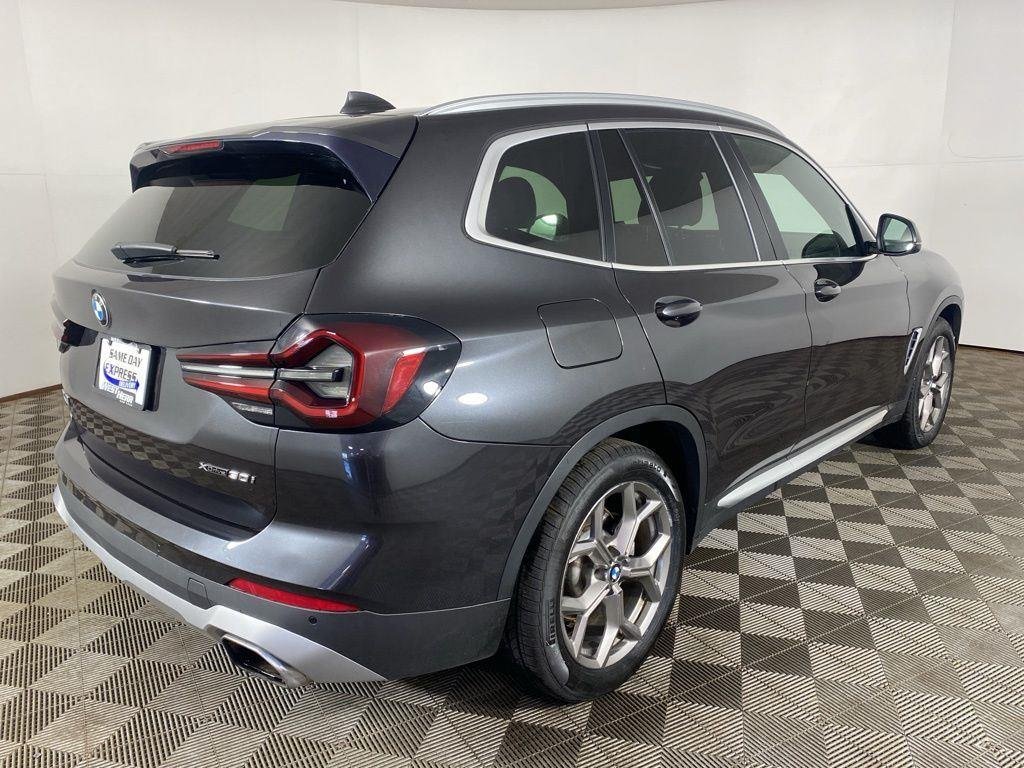 Used 2022 Dark Graphite BMW xDrive30i image 6