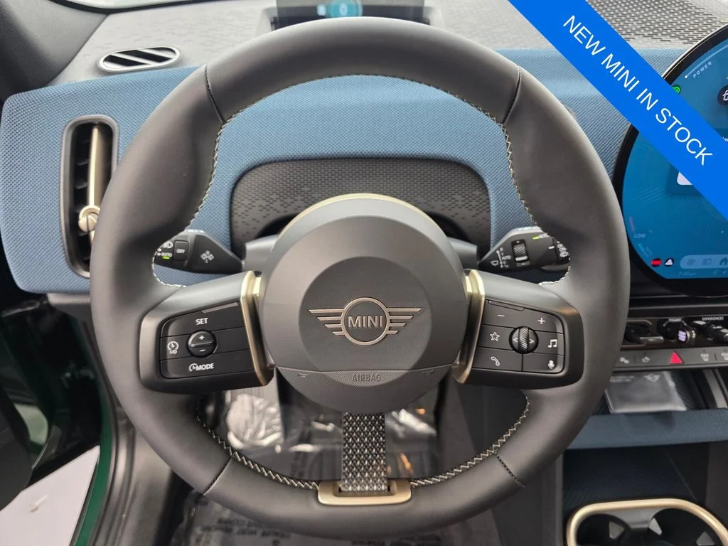 New 2027 Green MINI Signature Plus image 15