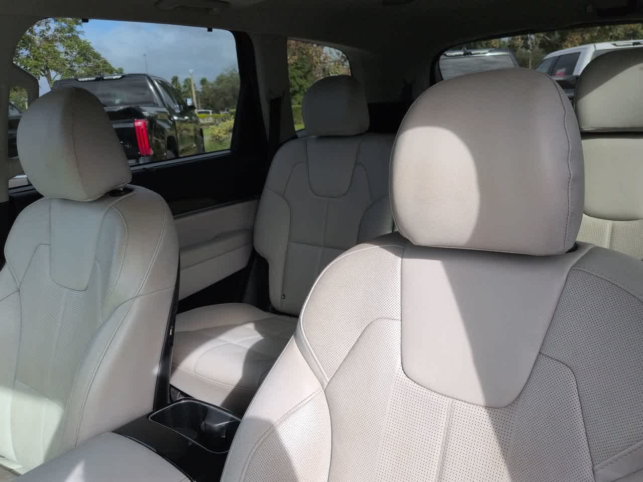 Used 2020 Green Kia EX image 8