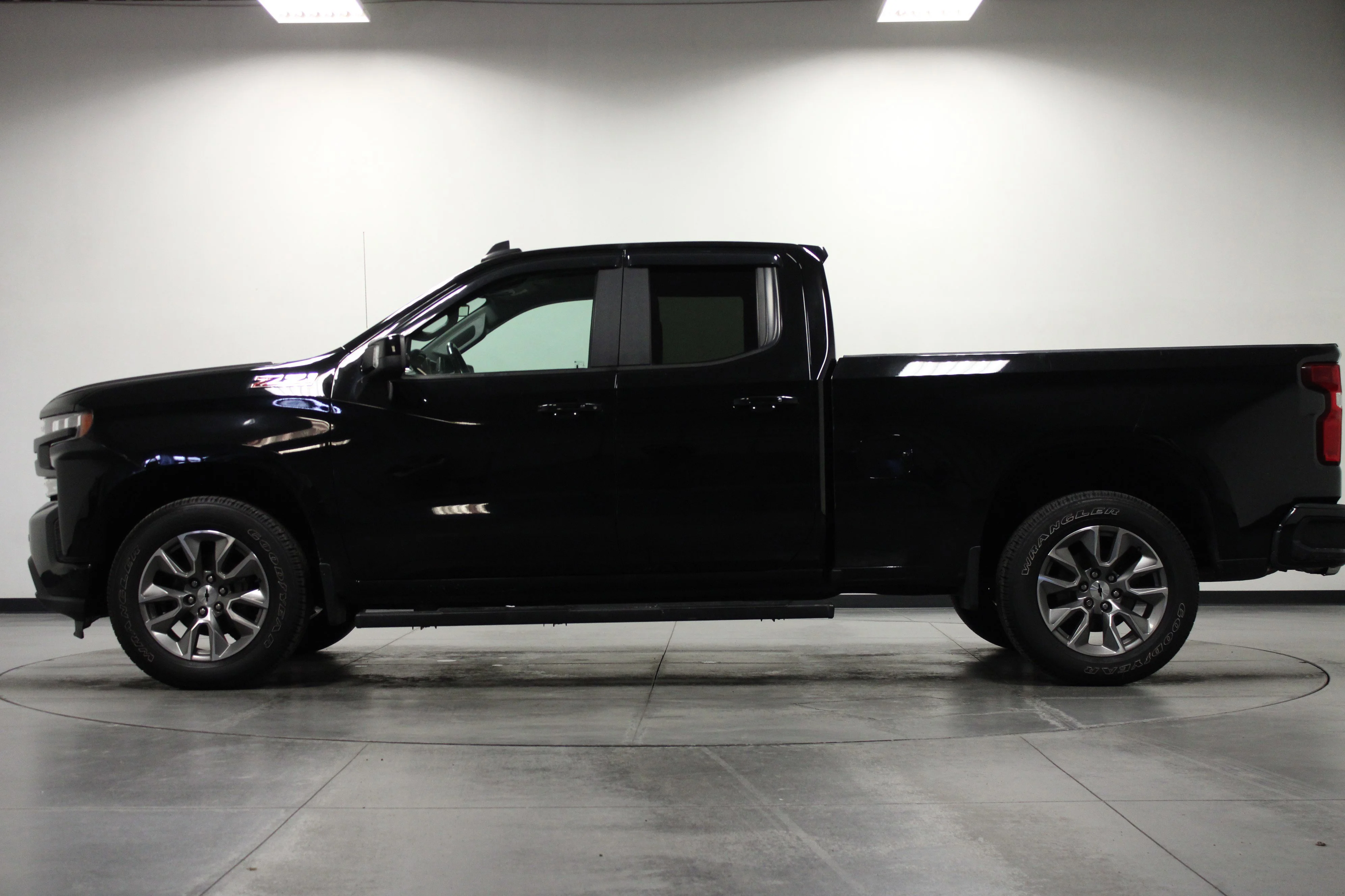 Used 2019 BLACK Chevrolet RST image 6