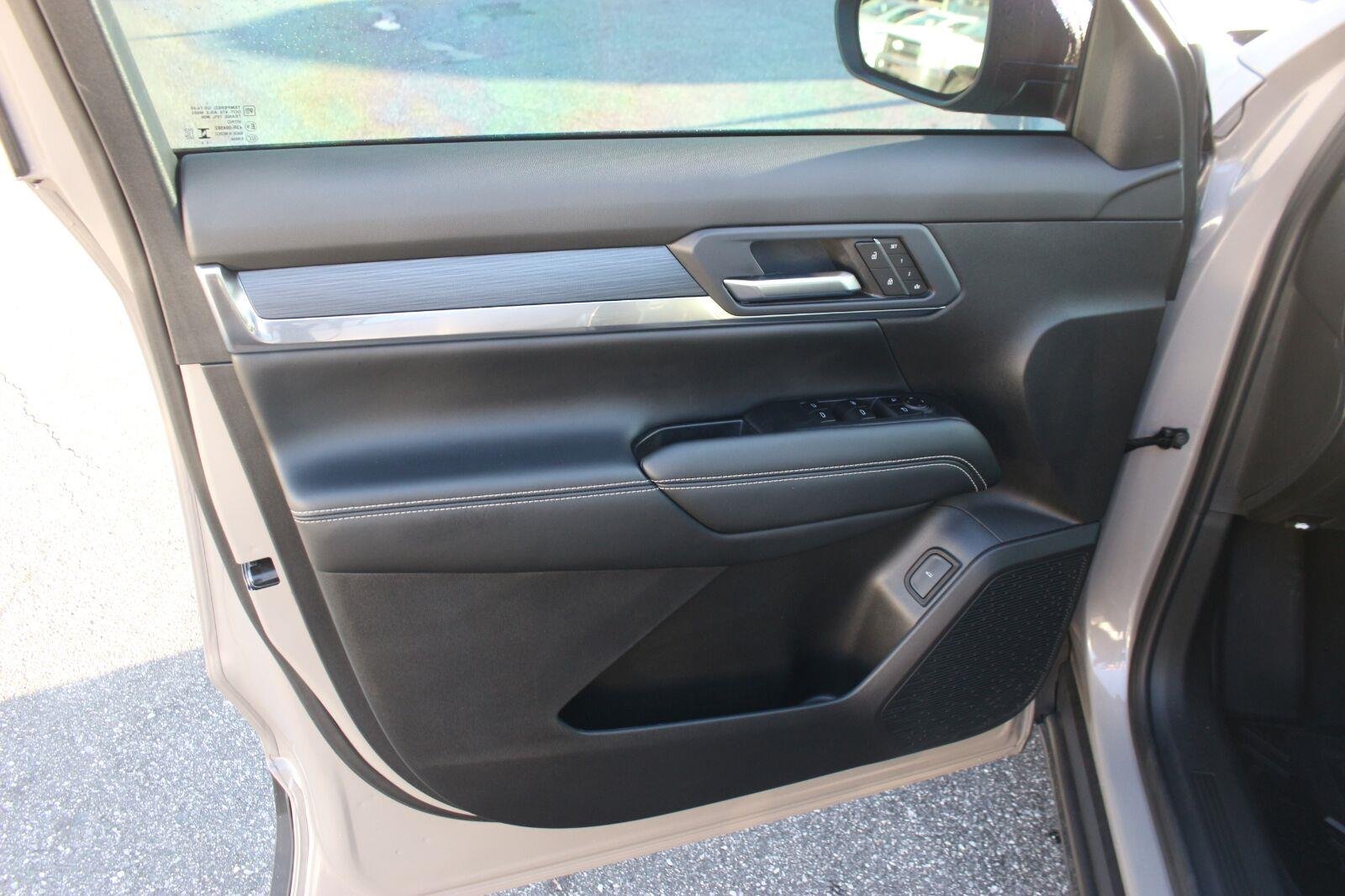 Used 2026 Riverstone Metallic GMC Elevation image 12