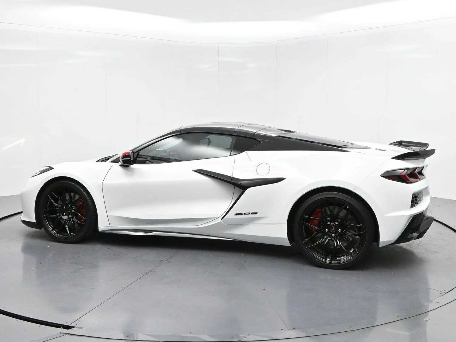 Used 2023 Arctic White Chevrolet 2LZ image 4