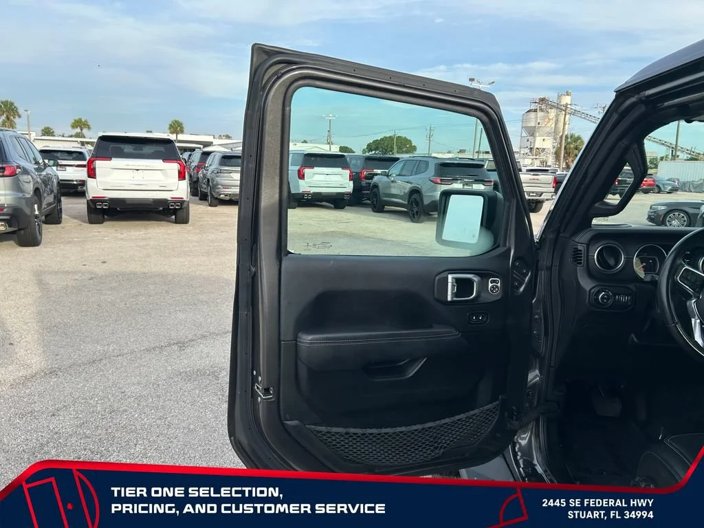 Used 2022 Gray Jeep Overland 4x4 image 11
