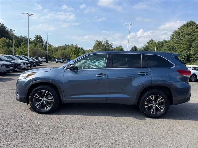 Used 2018 Blue Toyota LE image 4