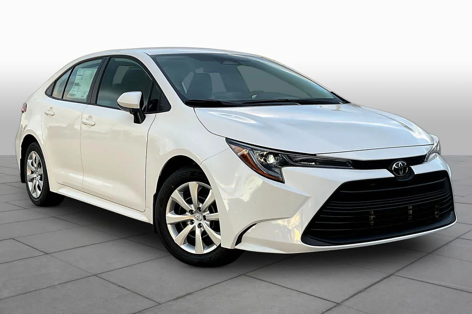 New 2027 Ice Cap Toyota LE image 2
